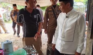 Bupati Heriyus Pantau Penyaluran Hewan Kurban dan Silaturahmi dengan Warga Danau Usung