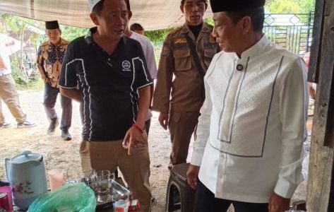 Bupati Heriyus Pantau Penyaluran Hewan Kurban dan Silaturahmi dengan Warga Danau Usung