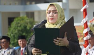 Dina Maulidah Bacakan UUD 1945 pada Upacara Hari Lahir Pancasila