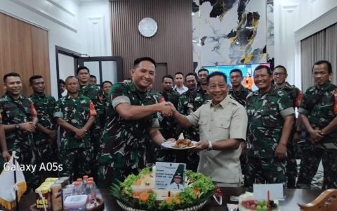 Dandim 1013/Muara Teweh Beri Kejutan Ulang Tahun Bupati Murung Raya