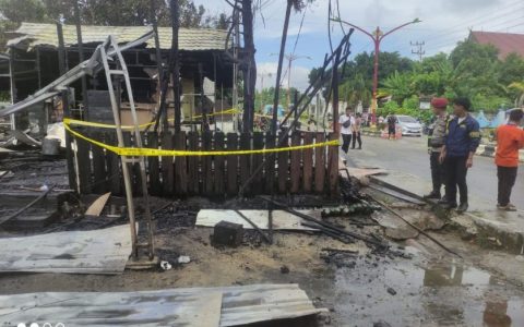 Bakul Daun Hangus, Polisi Selidiki Penyebab Kebakaran