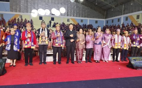 Ribuan Jemaat Semarakkan Pembukaan Sinode Umum XXV GKE di Murung Raya