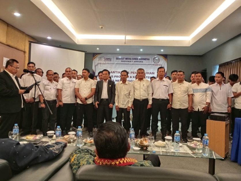 Ketua Umum SMSI Kukuhkan Pokja Newsroom Jaga Desa di Lampung, Upaya Pagar Hukum dari Ruang Berita