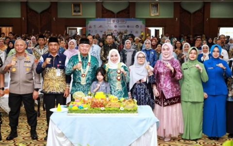 Gubernur H. Muhidin dan Hj. Fathul Jannah Meriahkan Hari Anak Nasional Bersama Anak-Anak Banua