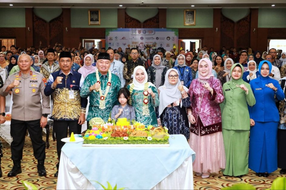 Gubernur H. Muhidin dan Hj. Fathul Jannah Meriahkan Hari Anak Nasional Bersama Anak-Anak Banua