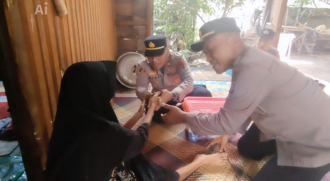 Tak Melihat Dunia, Lamsiah Tetap Merasakan Kepedulian Polisi