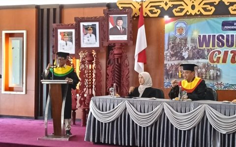 Bupati Murung Raya Wisuda Sekolah Lansia Gita Uluh Itah, Belajar Tak Mengenal Usia