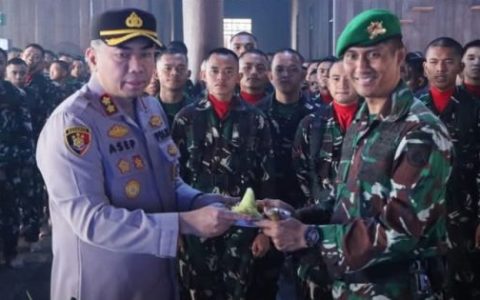 HUT TNI Ke 81, Polres Murung Raya Beri Kejutan Kepada Yonif TP 883/Temanggung Awan, Wujud Sinergi TNI-Polri Semakin Solid